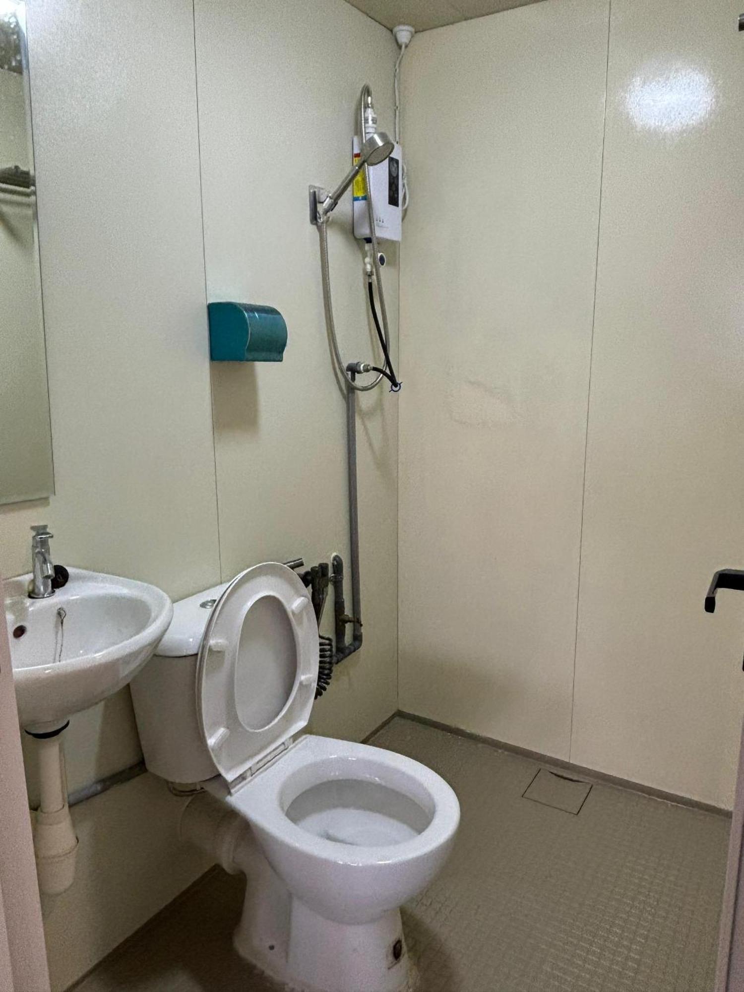5 Minutes Airport Lodge Kampong Patagas Ngoại thất bức ảnh