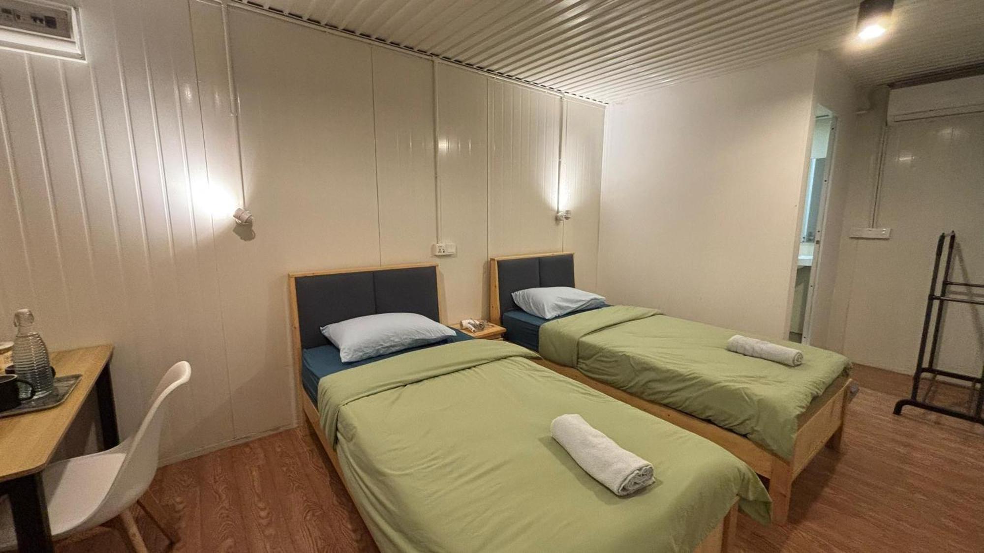 5 Minutes Airport Lodge Kampong Patagas Ngoại thất bức ảnh